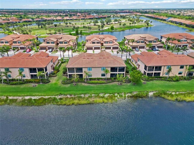 Building Photo - 10805 Tarflower Dr