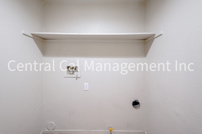 Building Photo - 4 Bedroom/3 Bath Home in the Southwest - $2495 per Month!