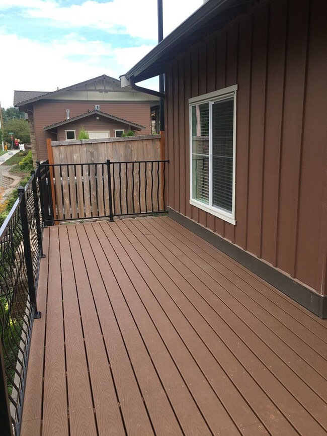 Building Photo - Now Leasing: Spacious 3 Bed, 2.5 Bath Townhome in Tumwater, WA