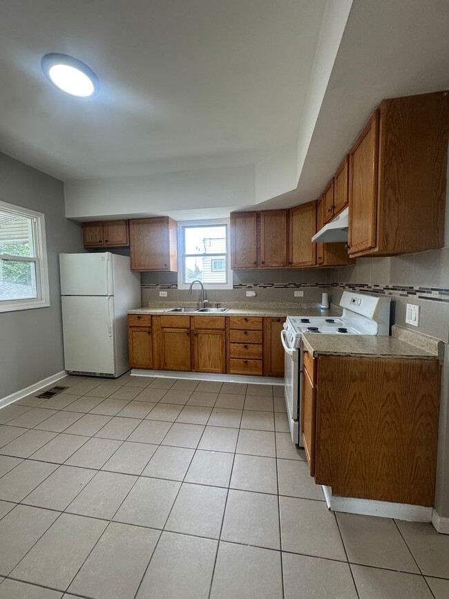 Building Photo - Beautiful 2-bedroom house for Rent AVAILAB...