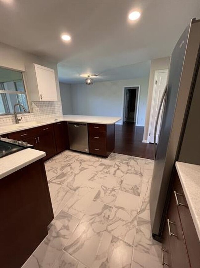 Building Photo - Eustis Lake Front Home with 2 Primary Bedr...