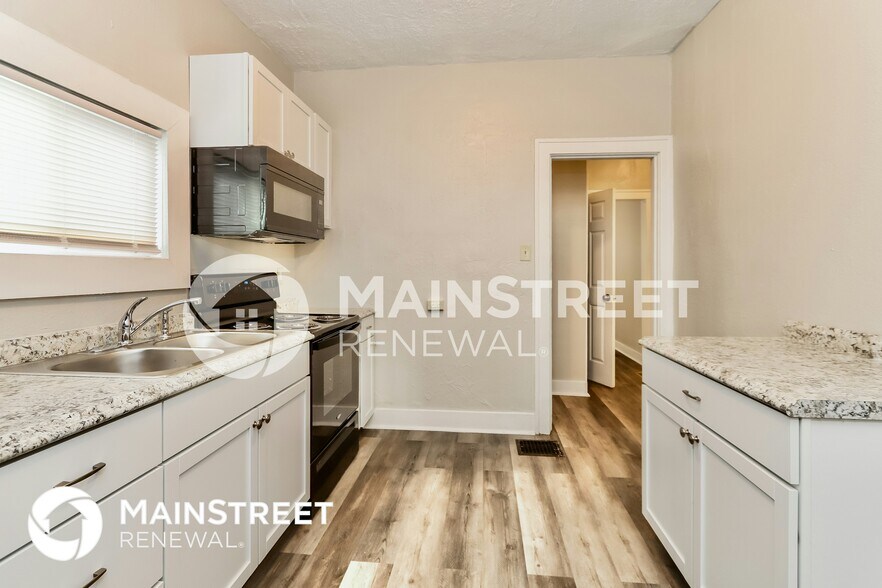 Building Photo - 113 S 43rd St