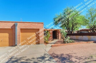 Building Photo - 2118 N Rita Ave