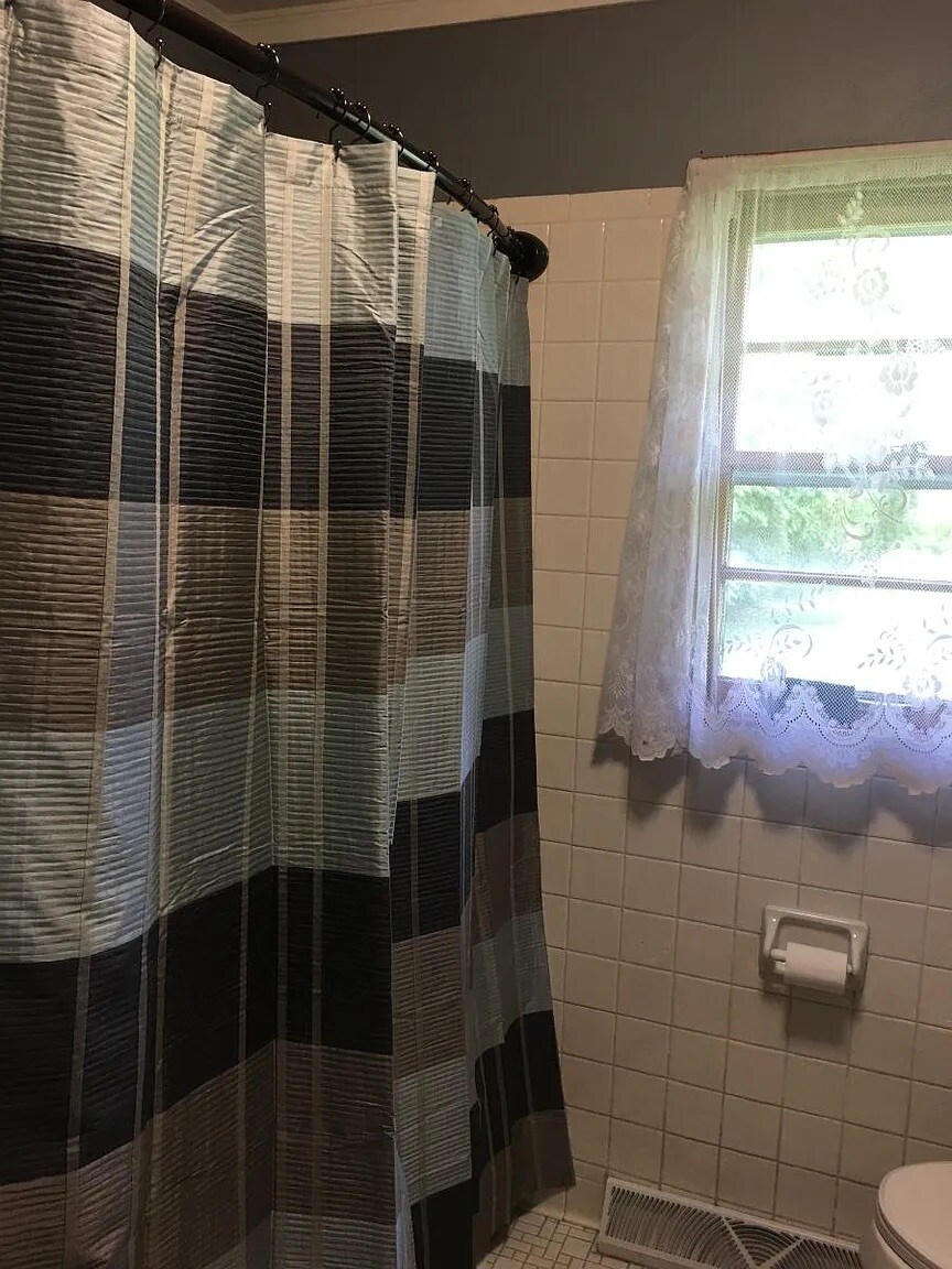 Building Photo - 131 N Hillsdale Dr