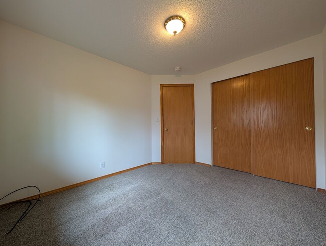 Building Photo - Beautiful 3-Bedroom, 2-Bath Home With fenced yard!