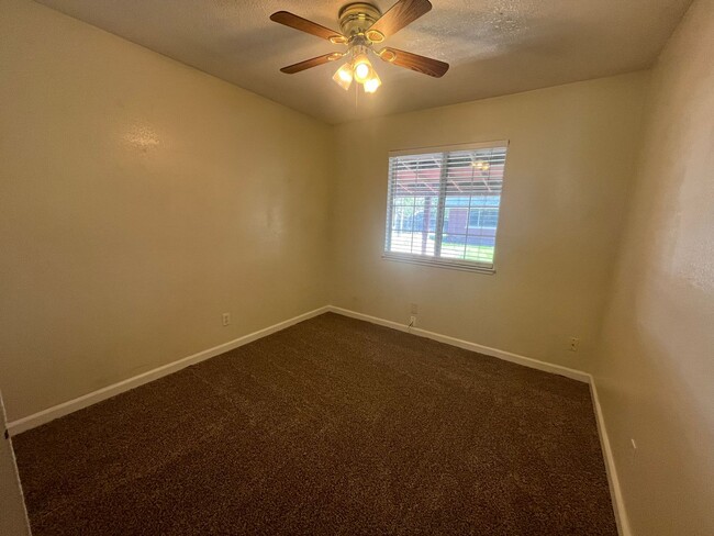 Building Photo - Spacious 4bed 2bath home in Elverta!