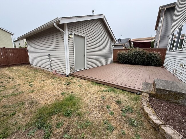 Building Photo - DuPont 3 bedroom+ den,  1712 SF home, adja...