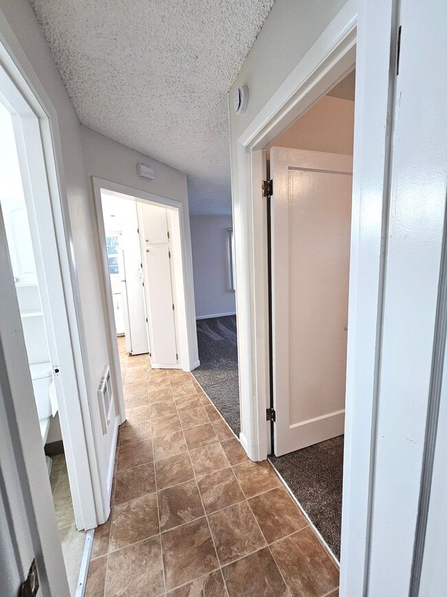 Building Photo - 2 Bedroom, 1 Bath House in Oregon City