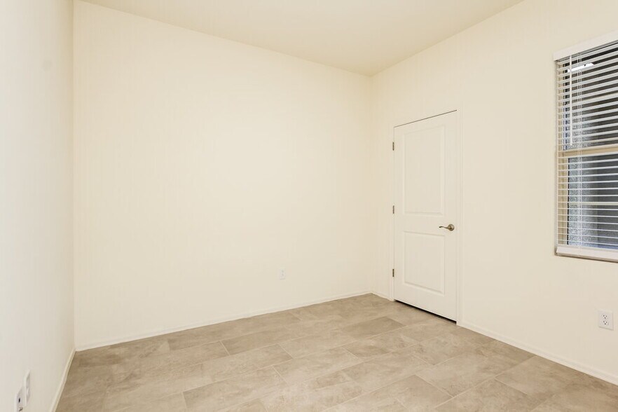 Building Photo - 6989 W Hedge Rose Dr