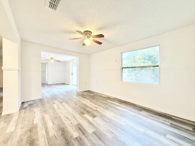 Building Photo - 5707 Quist Dr