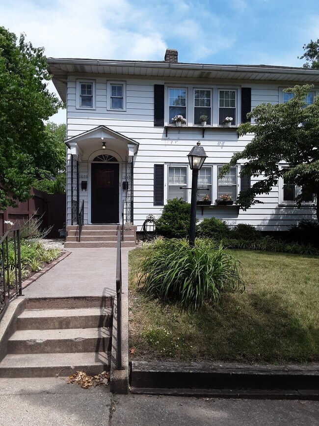 Primary Photo - 1650 S 5th St