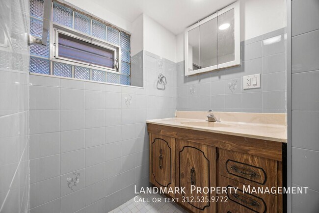 Building Photo - 3030 N Normandy Ave