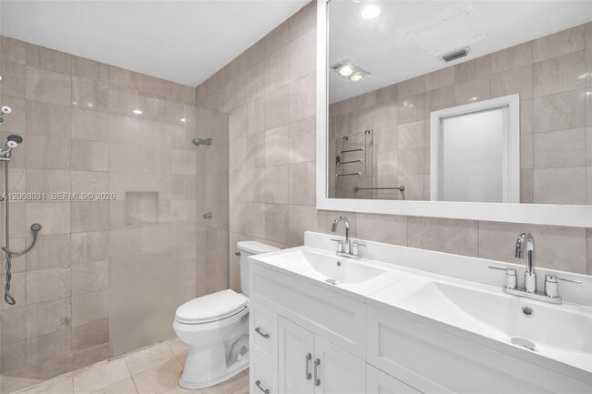 Building Photo - 3441 N Hills Dr