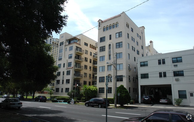 Building Photo - Flori de Leon