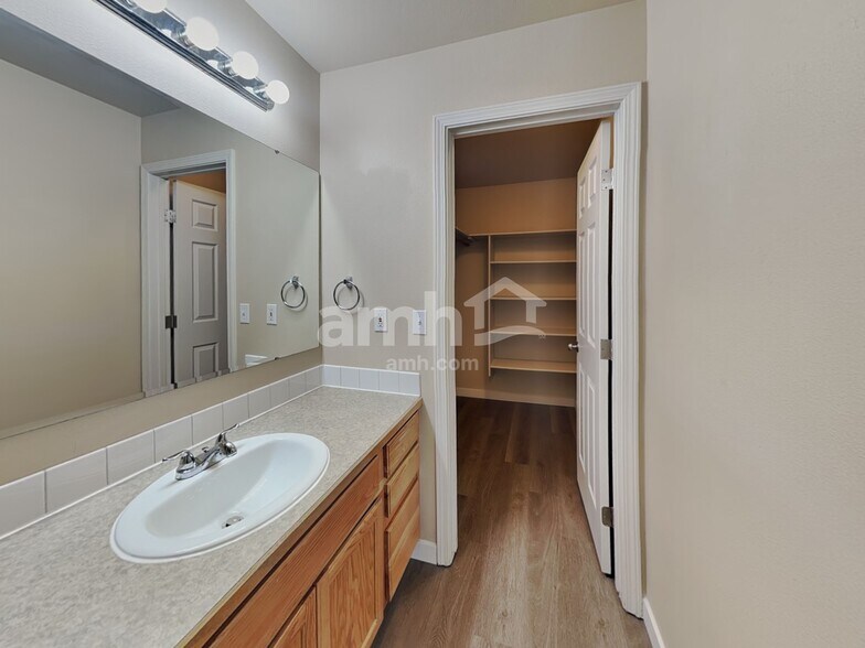 Building Photo - 4157 W Dover Dr