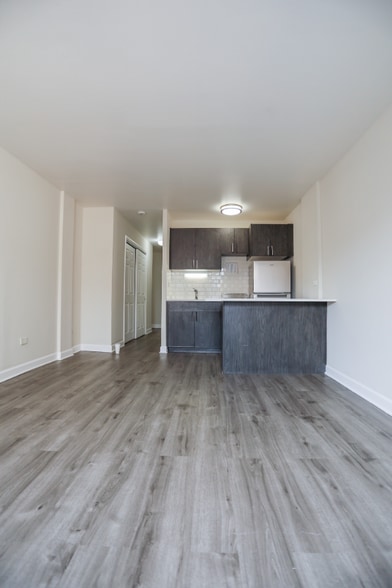 Building Photo - 5841 N Winthrop Ave