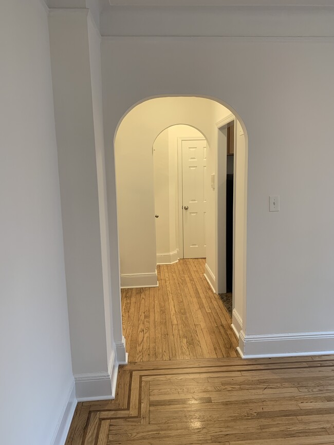 Extra hallway - 2545 32nd St