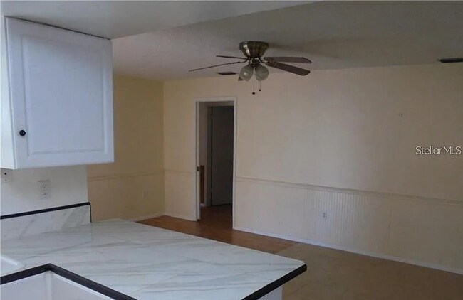 Building Photo - Spacious 4-Bed Pool Home in Gulf Gate East - Available Now!