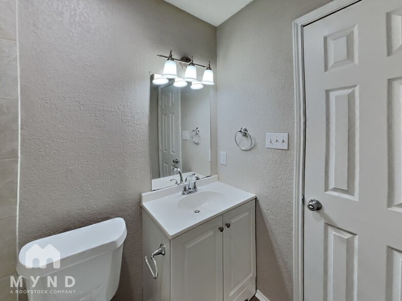 Building Photo - 1509 Brook Forest Dr
