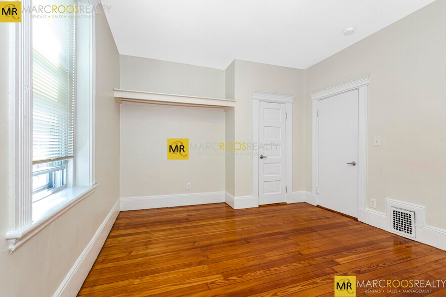 Building Photo - 46 Brackett St