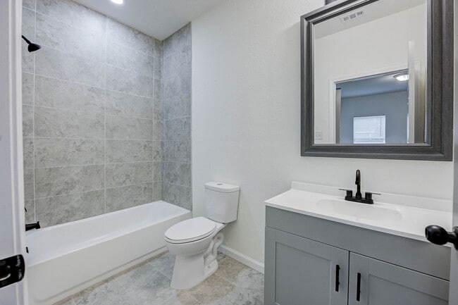 Building Photo - 1 Month FREE! Brand-New Duplex in Houston