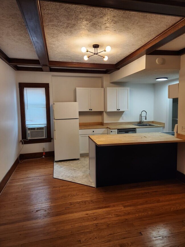 Building Photo - 524 N 50th St