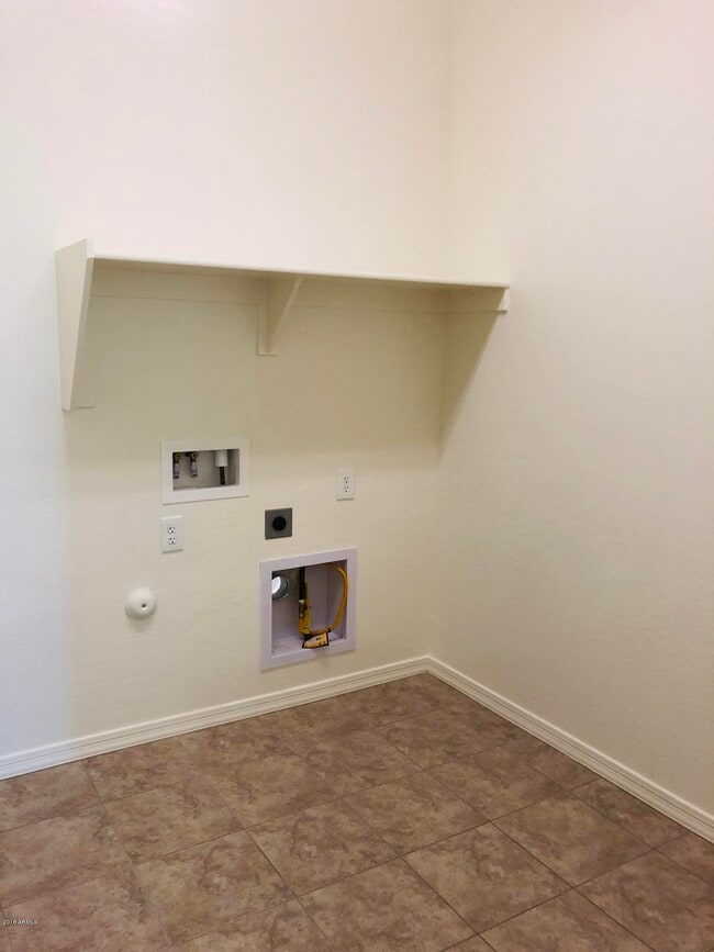 Building Photo - 9553 E Theia Dr