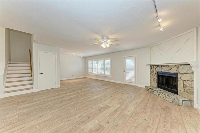 Building Photo - 2927 W Gandy Blvd