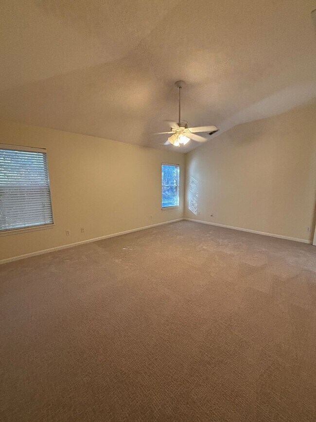 Building Photo - Beautiful Johns Creek Family Home