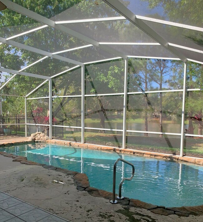 Building Photo - 3/2 Pool Home in Manderley Run