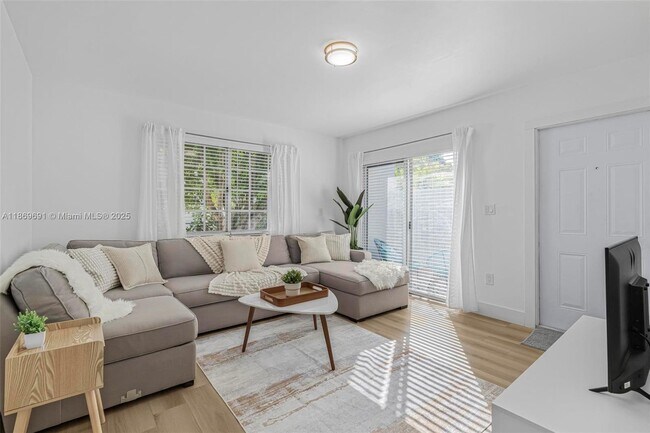 Building Photo - 2661 SW 28th Ct