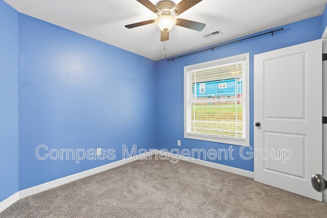 Building Photo - 3104 Husky Way