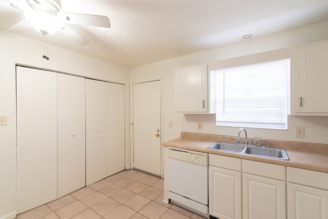 Building Photo - 3753 Maria Cir