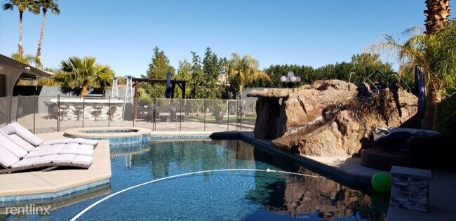 Building Photo - 5 br, 3 bath House - 1475 S Tenaya Way
