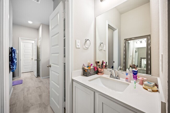 Building Photo - 17535 White Baneberry Dr