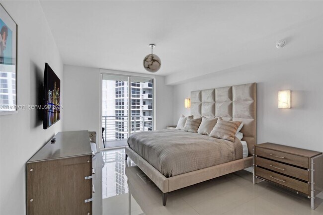 Building Photo - 2831 N Ocean Blvd