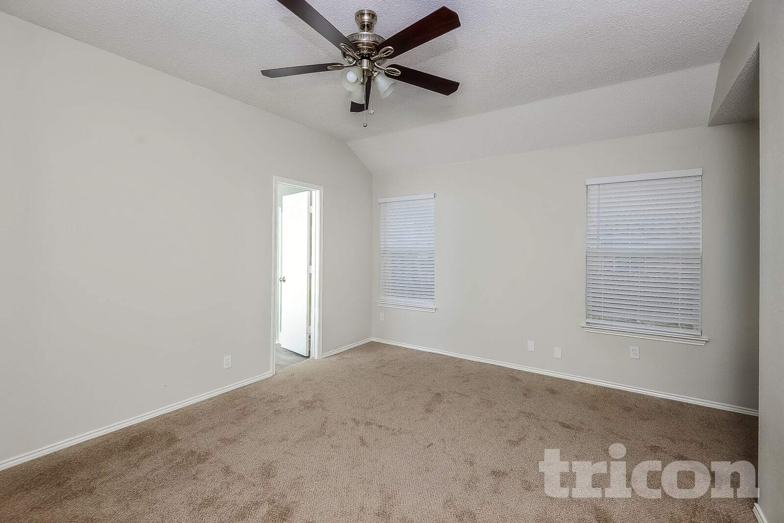 Building Photo - 516 Cambridge Dr