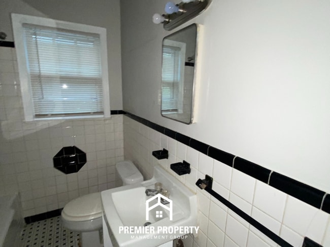 Building Photo - 1716 Warner Ave