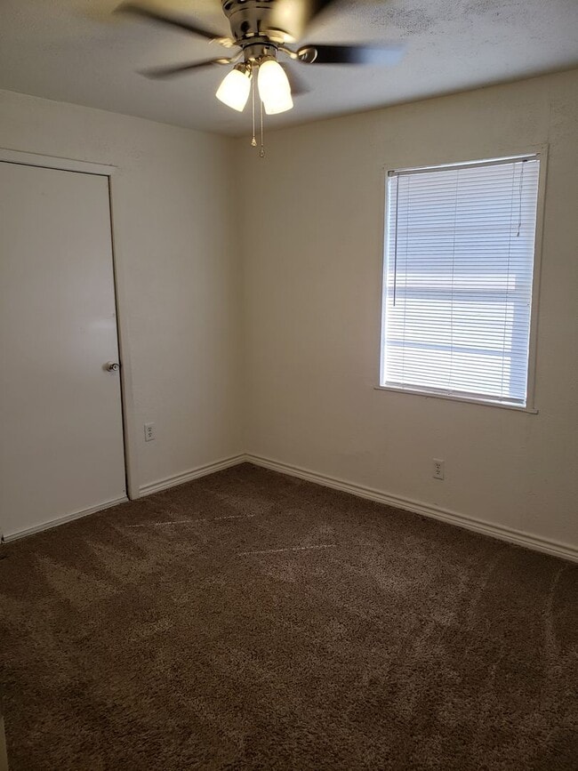 Building Photo - NISD Home