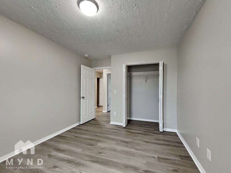 Building Photo - 2838 Creekbend Dr