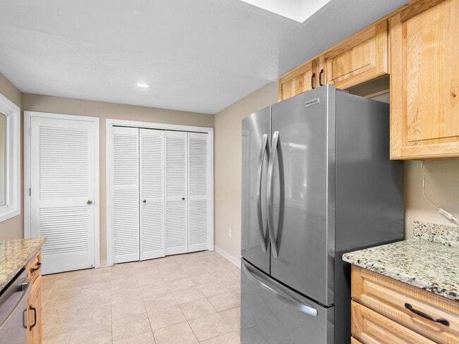 Building Photo - 1107 Meadowview Ct