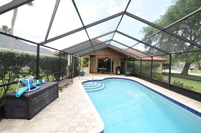 Building Photo - Absolutely adorable 3 bedrooms 2 bath Cana...