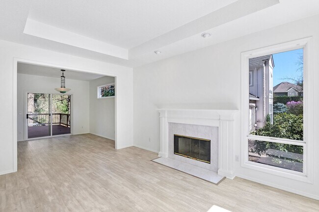 Building Photo - Elegant & Serene 3-Bedroom, 2 Bathroom Home Retreat in Desirable Arnold Creek