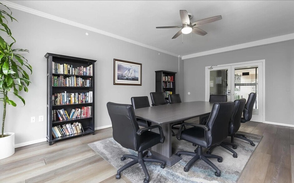 Building Photo - 1021 Scott St