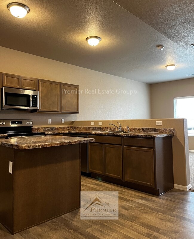 Building Photo - 7863 Sand Lake Heights