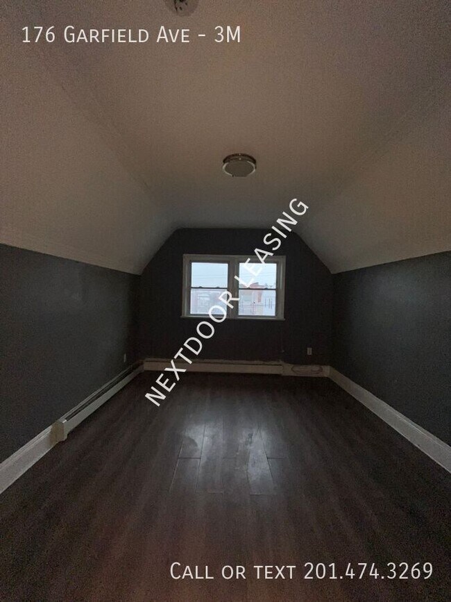 Building Photo - 176 Garfield Ave