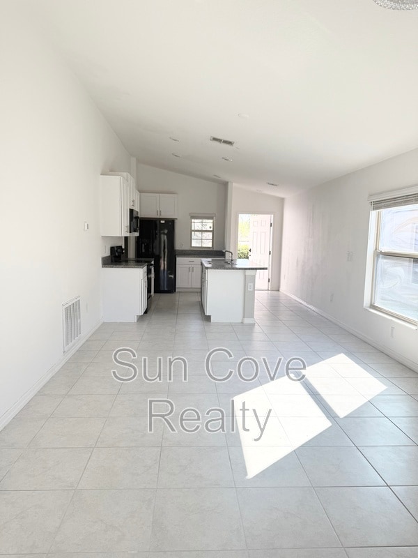 Building Photo - 12136 Miracle Mile Dr