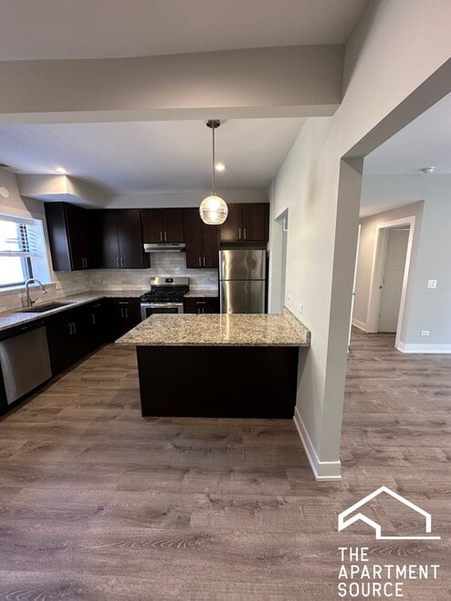 Building Photo - 1142 Maple Ave