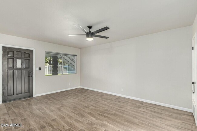 Building Photo - 721 E Montebello Ave