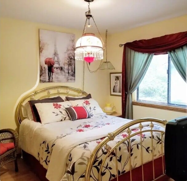 Bedroom #2 main floor - 11415 Leschi Cir